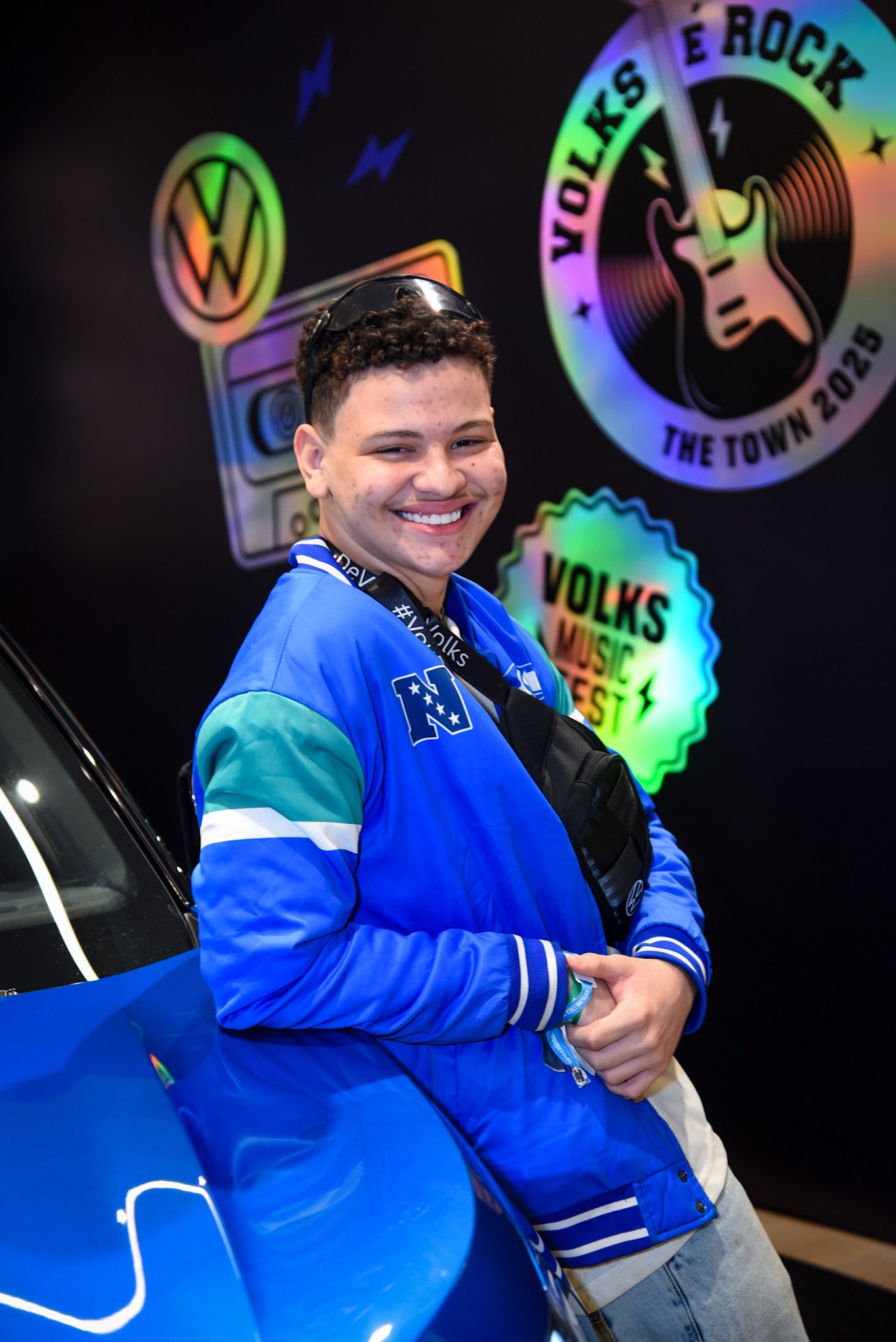 Aos 17 anos, ex-ator mirim da Globo surpreende com visual transformado